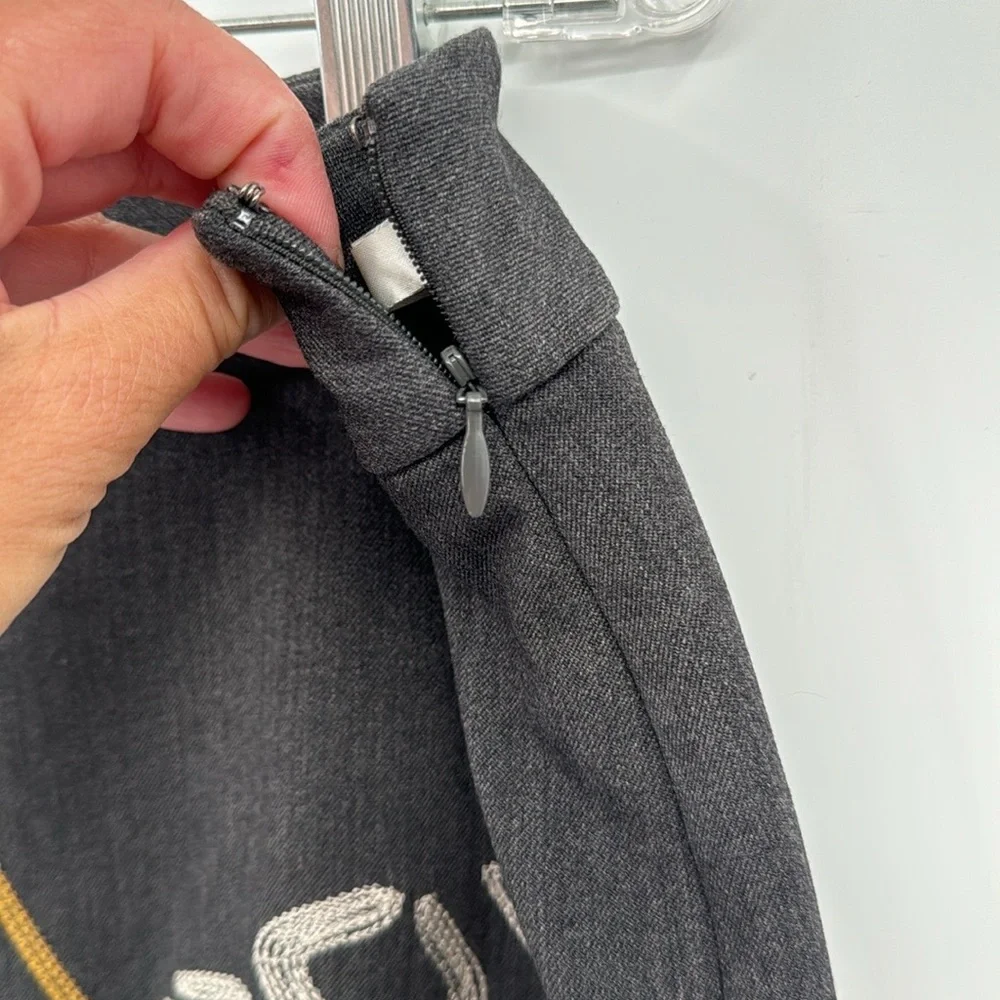 Peter Nygrard Gray‎ Embroidered Straight Skirt Size 12P EUC Geometric Design